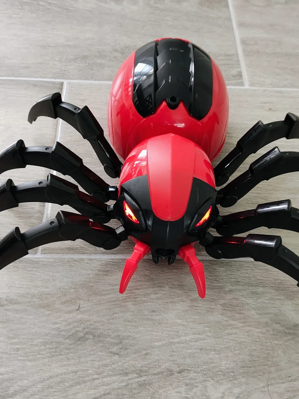 Remote-Controlled Red and Black Spider Controller – Interactive VR Accessory